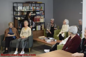 Un instant poétique suspendu à la résidence OPAC senior de Montceau   