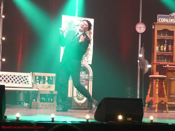 gis-spectacle-12102413