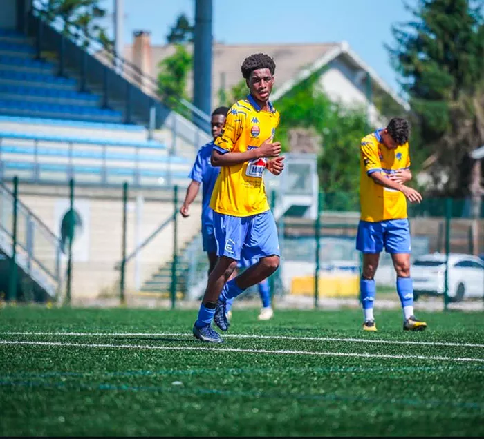 foot-yanis-041224