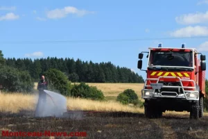 Feu de champ de foin à Marigny lieu-dit Montferroux
