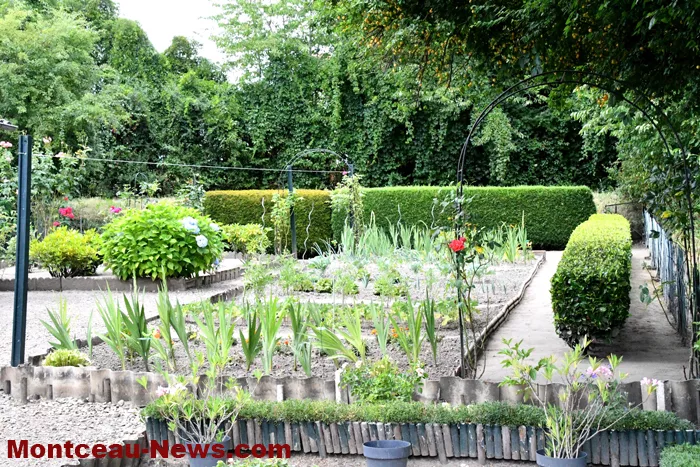 maisons-fleuris-040725161025