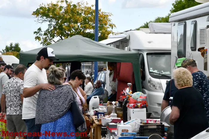 montceau-puces-040825161030