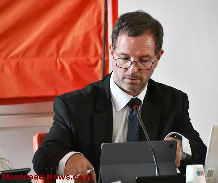 photos-conseil-montceau-100625161025