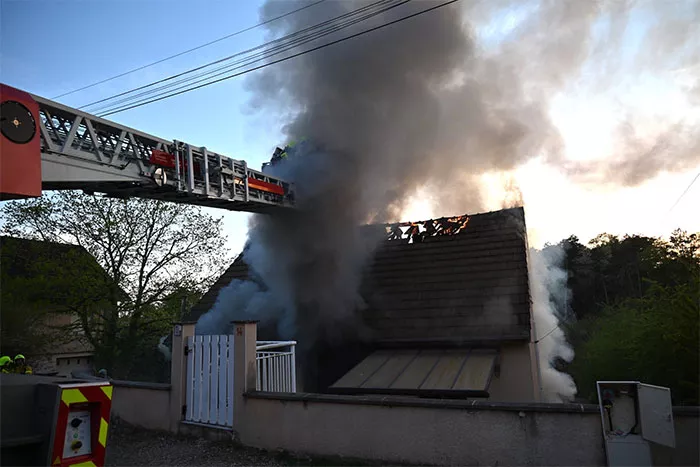 feu-maison-breuil-110426