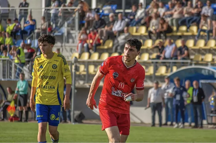 foot-yanis-1005263