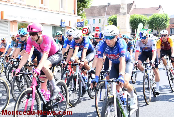 tour-course-17072631