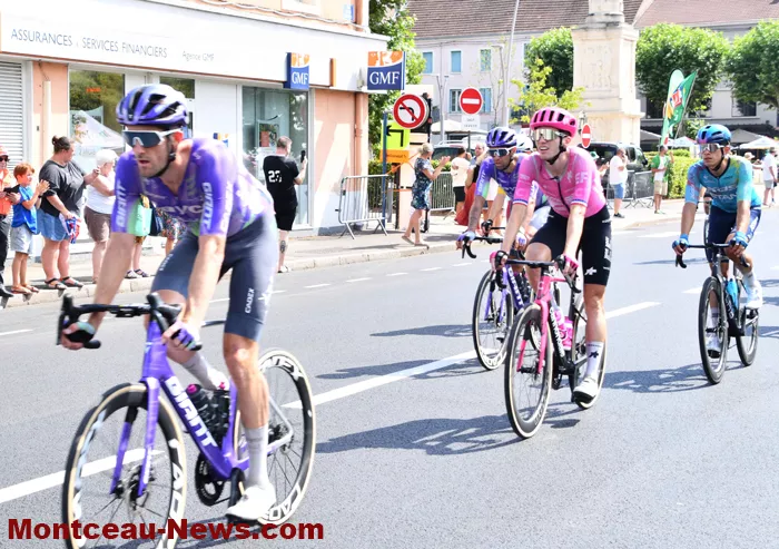 tour-course-17072644