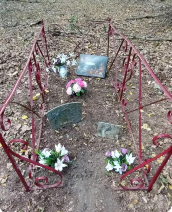 tombe-perrecy-2408261