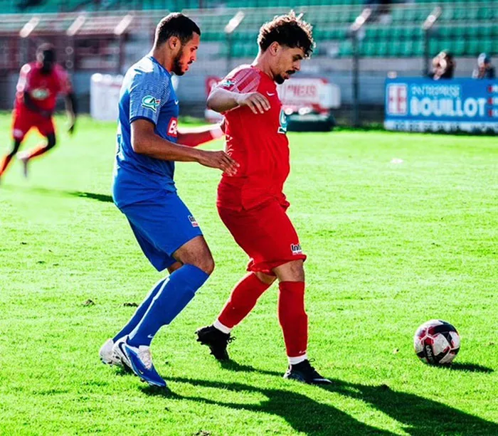 foot-yanis-140926