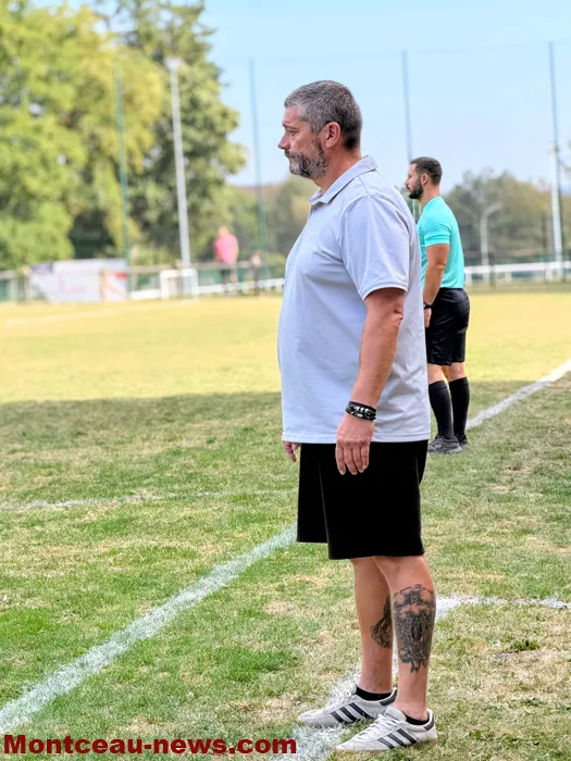 foot-yanis-28092610