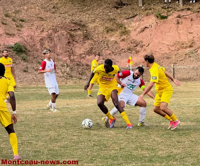 foot-yanis-28092624