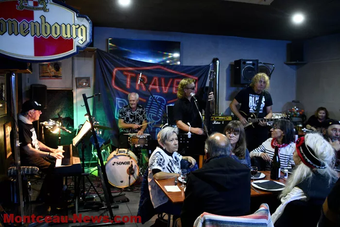 travel-blues-coq-1110264